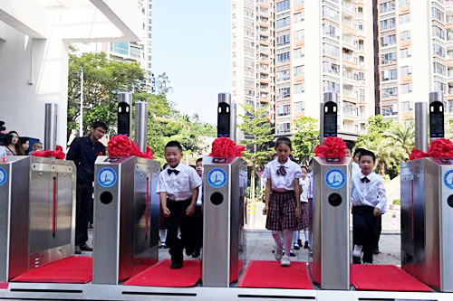 智慧平安校園案例刷臉道閘：云海學(xué)校